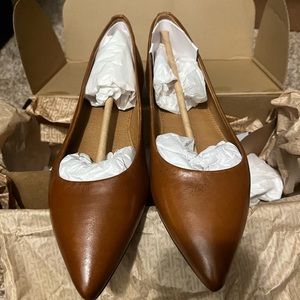 Frye flats, NWT SIZE 8